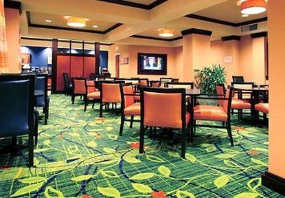 Fairfield Inn & Suites Hilton Head Island Блафтон Ресторан фото